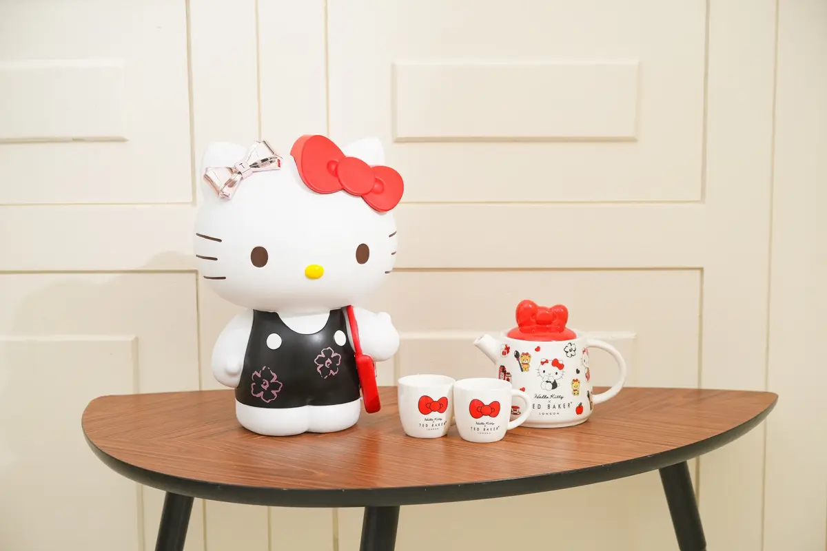 7-11全球首見「Hello Kitty集點」99元起!30公分存錢筒、電話亭時鐘40款周邊 7-11全球首見「Hello Kitty集點」99元起!30公分存錢筒、電話亭時鐘40款周邊