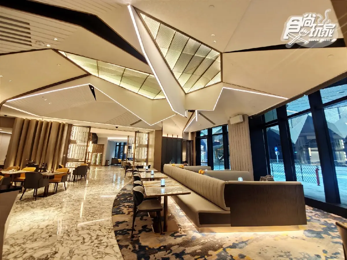 這不是電影！超美未來感酒店住過沒？入住還可賞摩天輪景觀