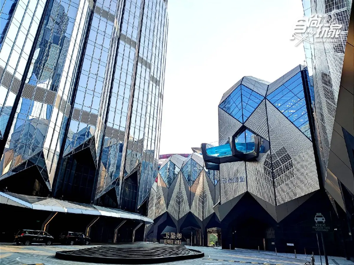 這不是電影！超美未來感酒店住過沒？入住還可賞摩天輪景觀