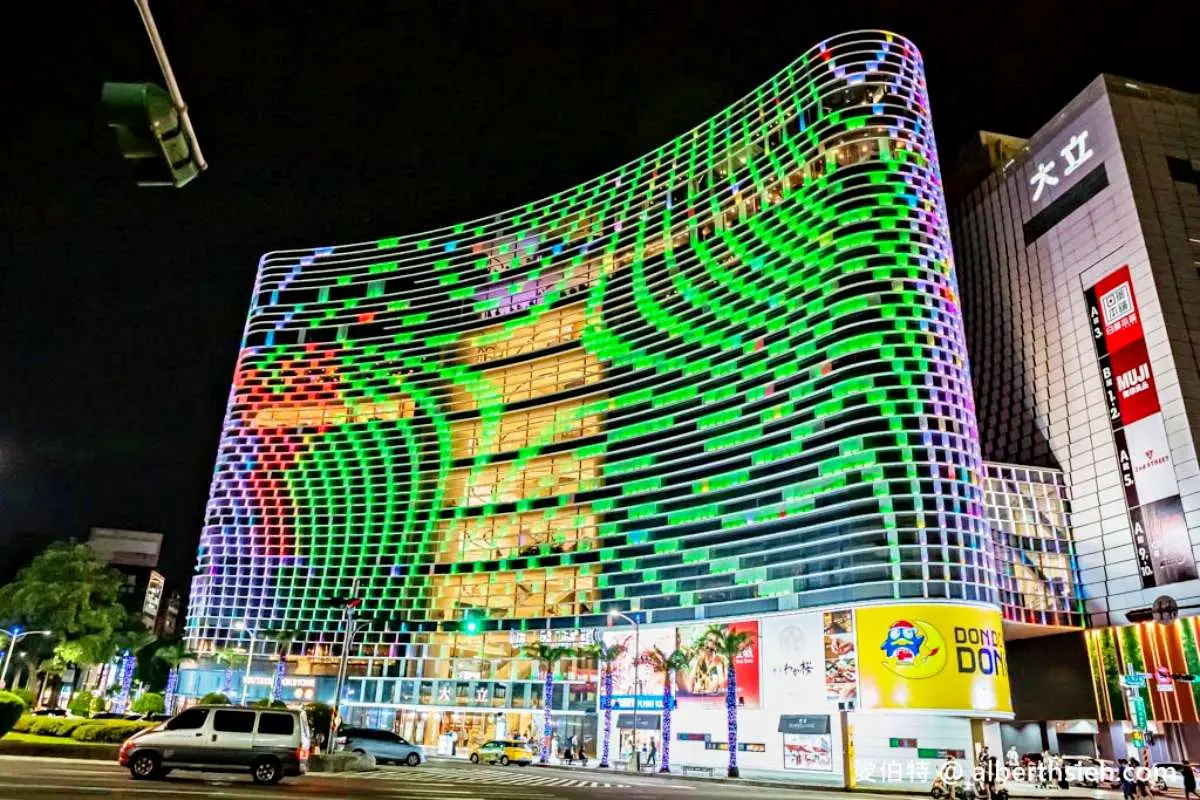 玩1次最低16元!全台首創「復古迪士尼」掀回憶殺,海盜船、旋轉木馬超復古 玩1次最低16元!全台首創「復古迪士尼」掀回憶殺,海盜船、旋轉木馬超復古