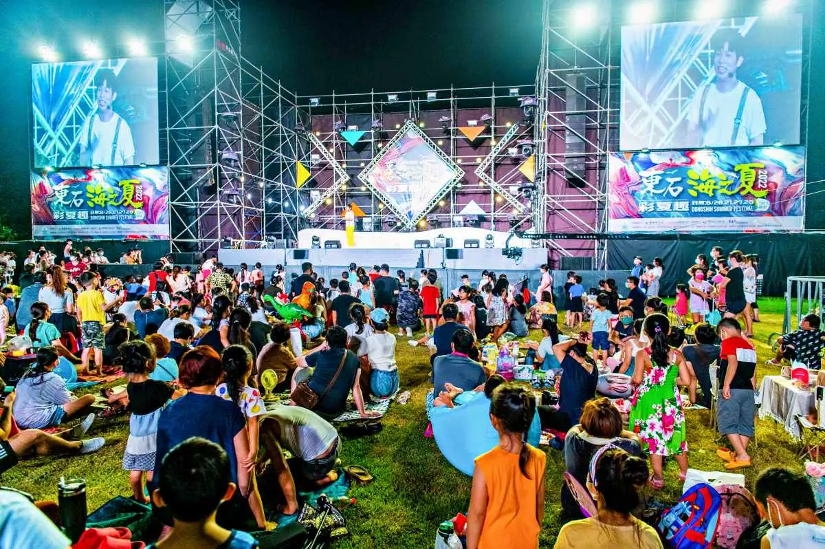 嘉義最美海上煙火「這1天」登場!免費玩氣墊樂園,加碼4家東石烤蚵吃到飽 嘉義最美海上煙火「這1天」登場!免費玩氣墊樂園,加碼4家東石烤蚵吃到飽