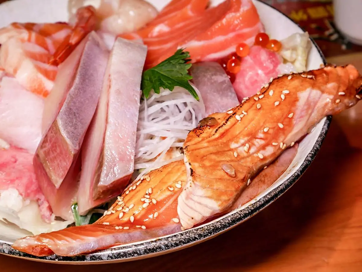 170元爽吃！台北６家「高CP值生魚片丼飯」推薦：小資套餐、捷運平價日料
