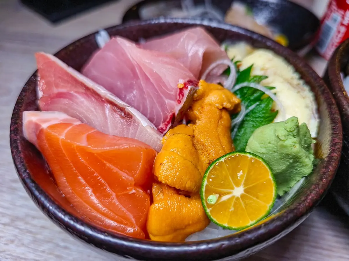170元爽吃！台北６家「高CP值生魚片丼飯」推薦：小資套餐、捷運平價日料