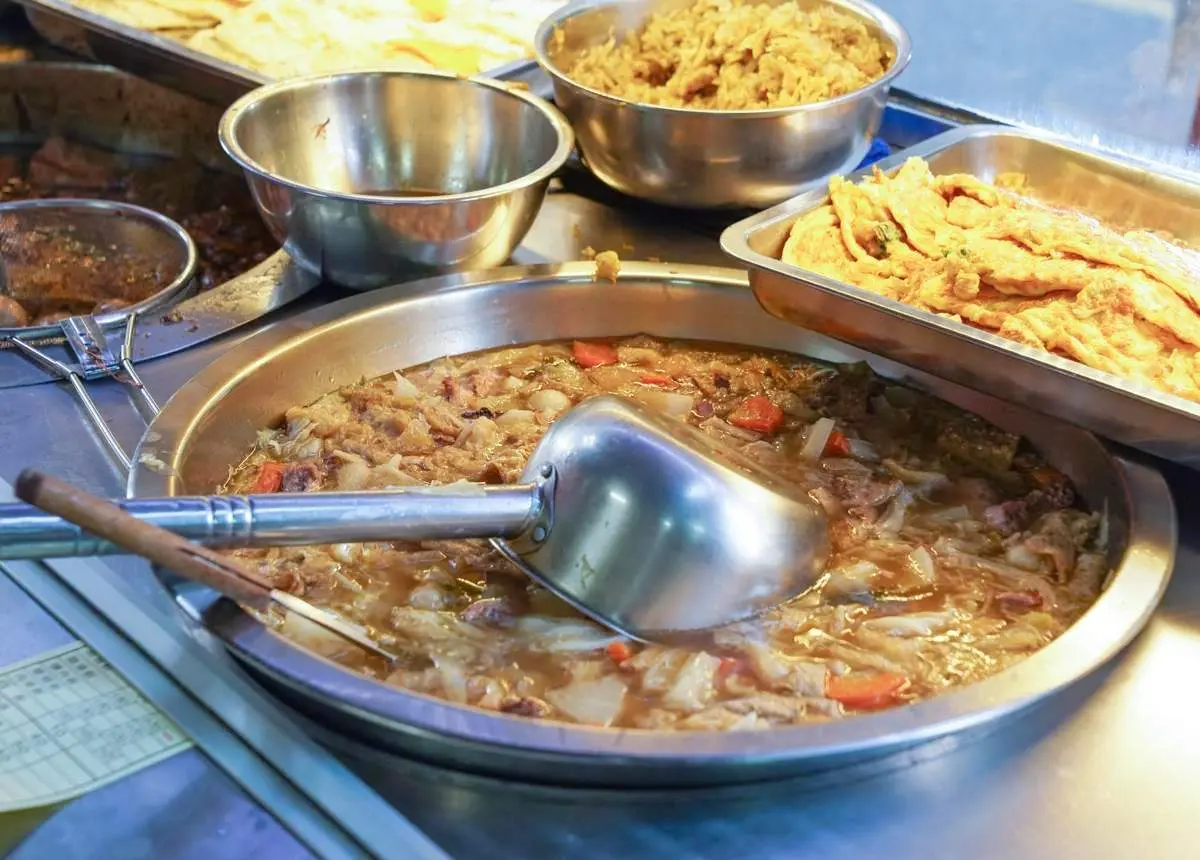 高雄人瘋排「銷魂黑金腿庫飯」!南部味蒸蛋軟嫩噴香,肥潤滷大腸每桌必點 高雄人瘋排「銷魂黑金腿庫飯」!南部味蒸蛋軟嫩噴香,肥潤滷大腸每桌必點