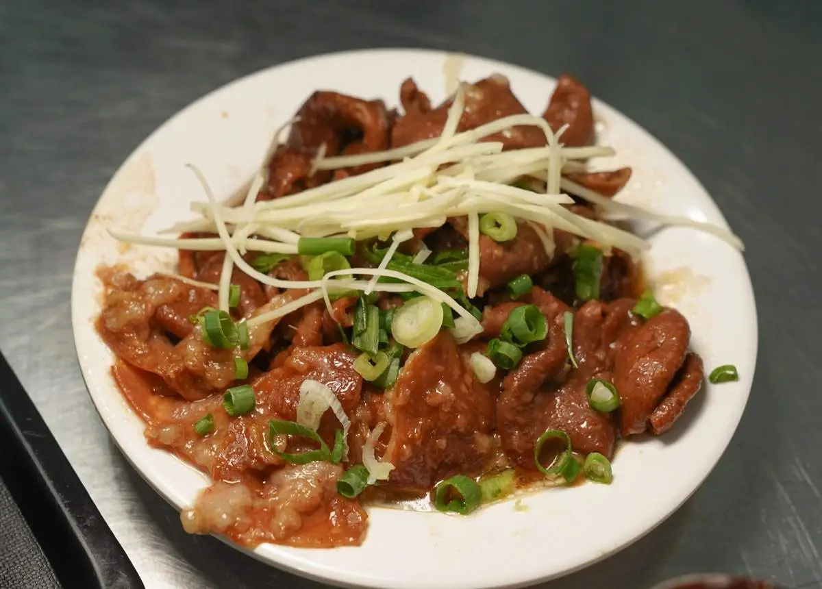 高雄人瘋排「銷魂黑金腿庫飯」!南部味蒸蛋軟嫩噴香,肥潤滷大腸每桌必點 高雄人瘋排「銷魂黑金腿庫飯」!南部味蒸蛋軟嫩噴香,肥潤滷大腸每桌必點