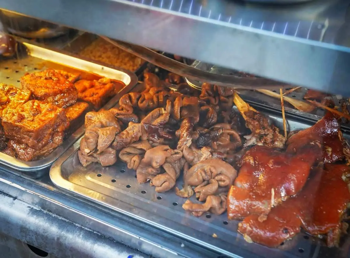 高雄人瘋排「銷魂黑金腿庫飯」!南部味蒸蛋軟嫩噴香,肥潤滷大腸每桌必點 高雄人瘋排「銷魂黑金腿庫飯」!南部味蒸蛋軟嫩噴香,肥潤滷大腸每桌必點