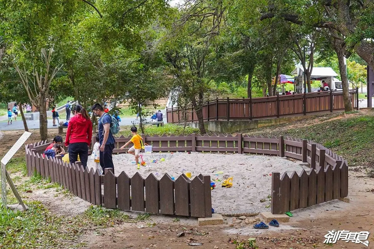 台中人免費玩水!公園戲水區「噴水槍、水霧隧道」超消暑,22公尺溜滑梯放電 台中人免費玩水!公園戲水區「噴水槍、水霧隧道」超消暑,22公尺溜滑梯放電