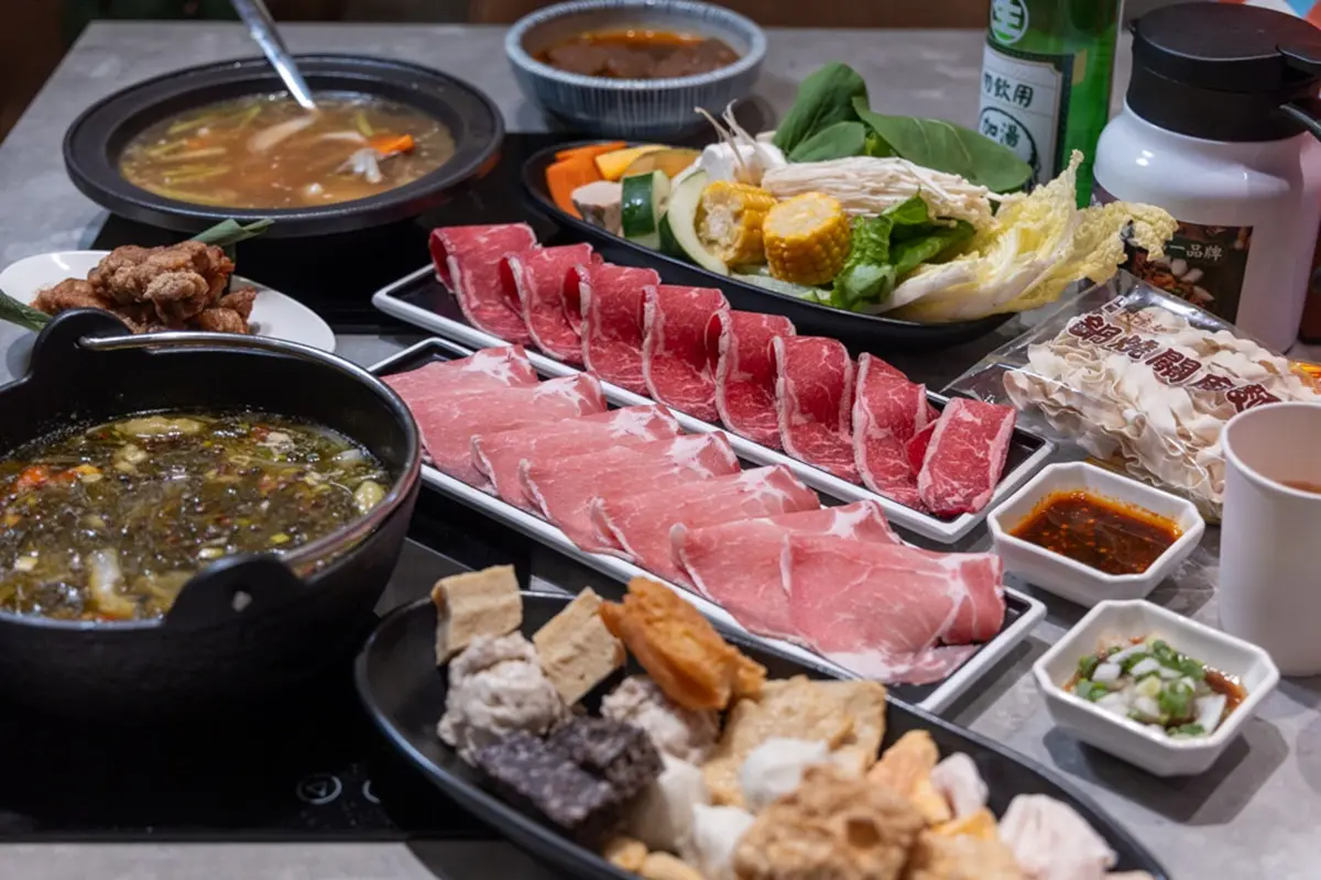 194元起吃到飽!超狂「台式火鍋」爽嗑自助蔬食吧、甜點,快搶3天買一送一 194元起吃到飽!超狂「台式火鍋」爽嗑自助蔬食吧、甜點,快搶3天買一送一