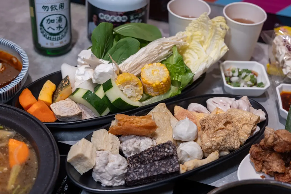 194元起吃到飽!超狂「台式火鍋」爽嗑自助蔬食吧、甜點,快搶3天買一送一 194元起吃到飽!超狂「台式火鍋」爽嗑自助蔬食吧、甜點,快搶3天買一送一