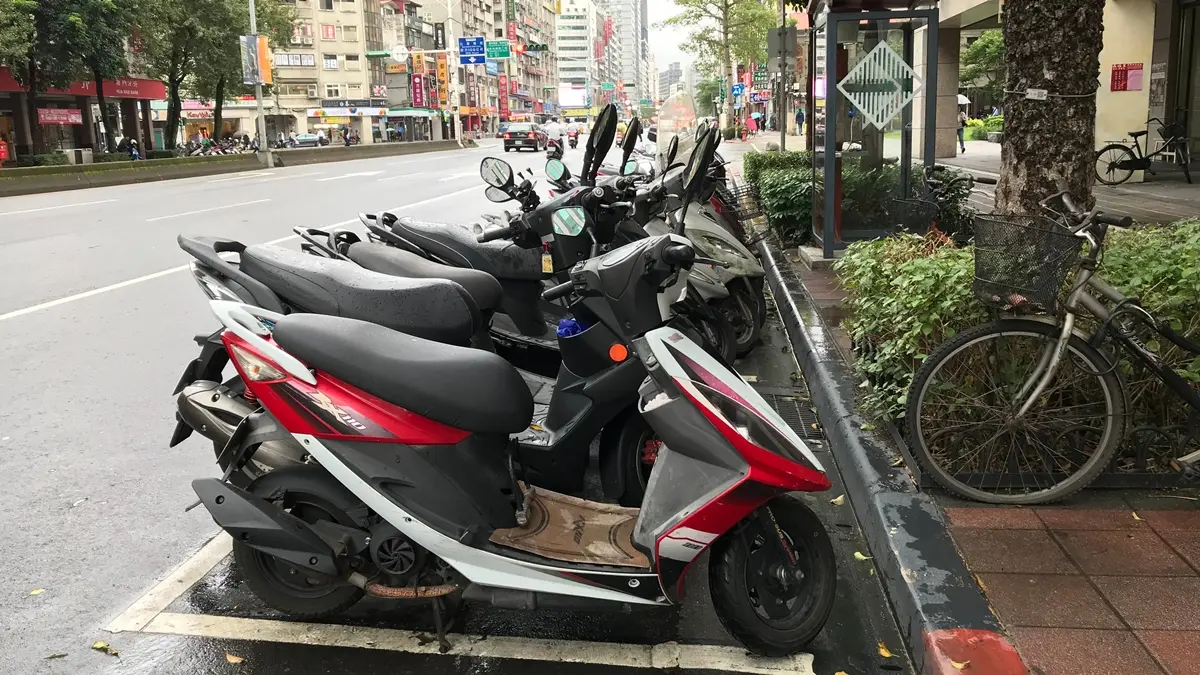 機車族有福了！新北路邊停車３大優惠8/1上路，１天內不限次數爽停