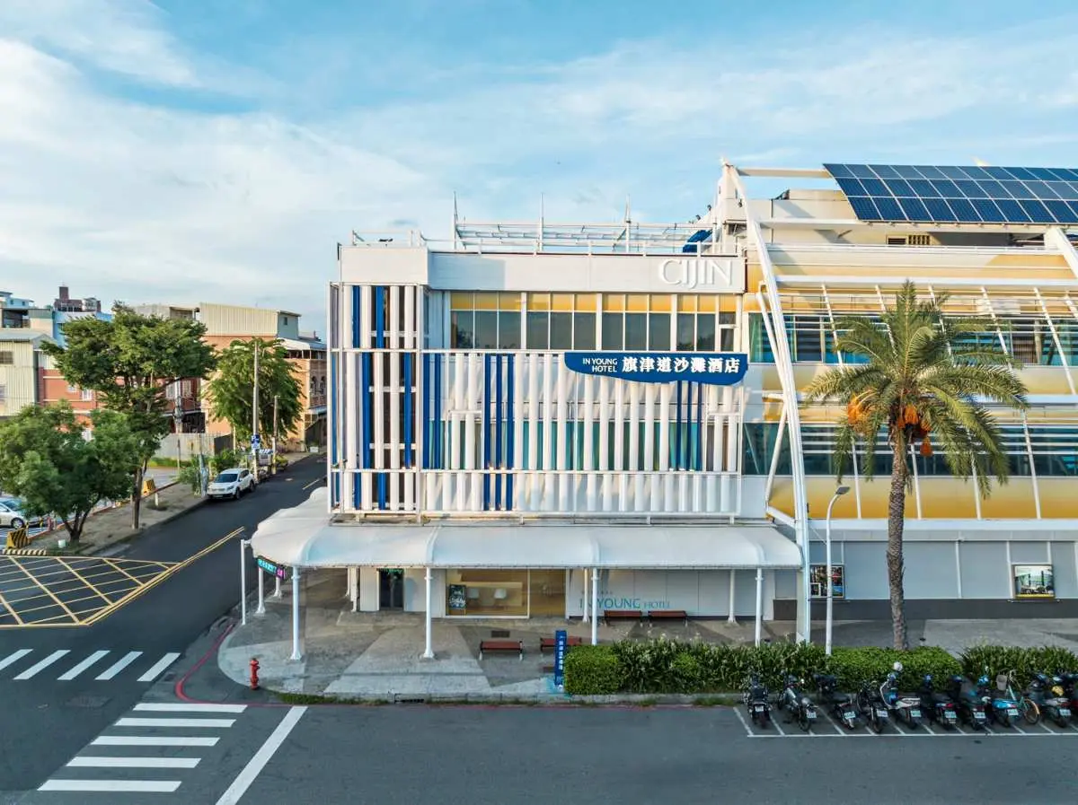 挑戰「高雄最美市場」!線形波浪+LED外牆點燈美到炸,坐擁海景第一排 挑戰「高雄最美市場」!線形波浪+LED外牆點燈美到炸,坐擁海景第一排