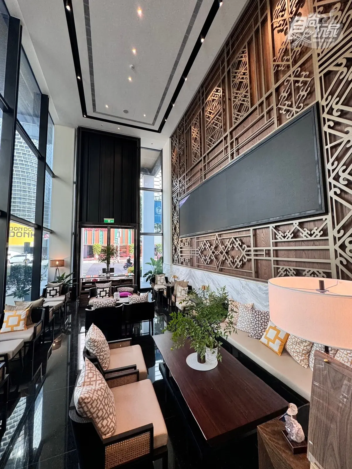 早餐免出房爽嗑老店小吃!高雄最新「貨櫃飯店」開箱,連住含早餐每人免1千3 早餐免出房爽嗑老店小吃!高雄最新「貨櫃飯店」開箱,連住含早餐每人免1千3
