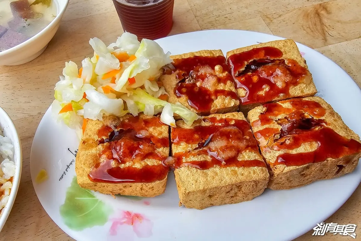 豬血湯、紅茶免費喝到飽!台中廟口佛系臭豆腐,再搭滷肉飯百元吃飽飽 豬血湯、紅茶免費喝到飽!台中廟口佛系臭豆腐,再搭滷肉飯百元吃飽飽