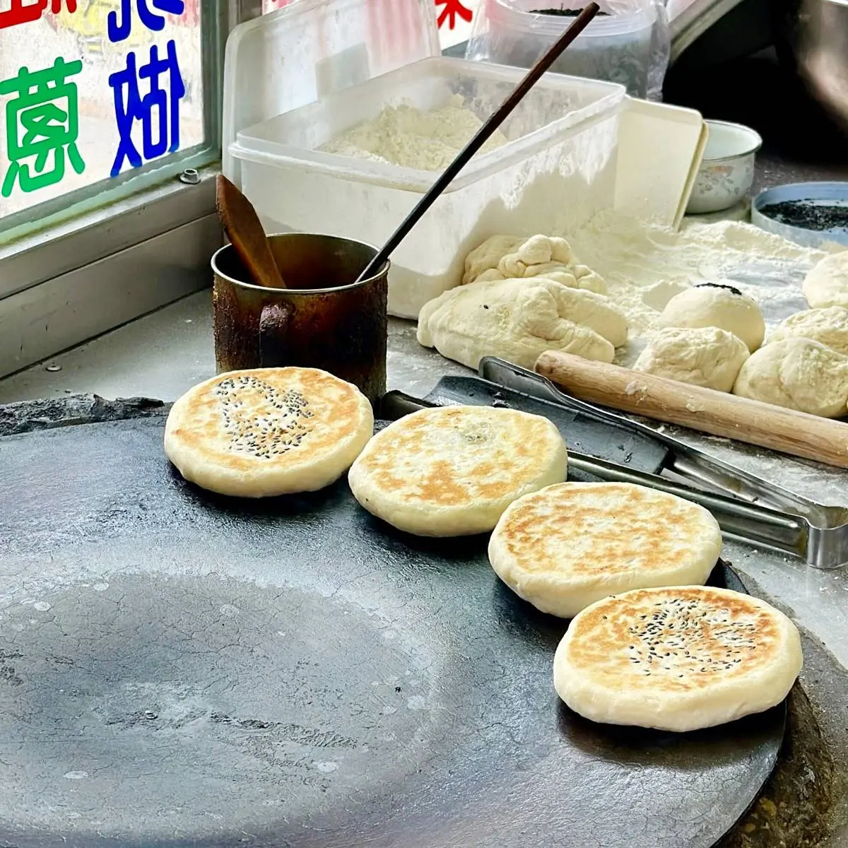 紅糖瀑布炸出!全台唯一「爆漿流心紅糖餅」地點曝光,40元銅板價療癒開吃 紅糖瀑布炸出!全台唯一「爆漿流心紅糖餅」地點曝光,40元銅板價療癒開吃