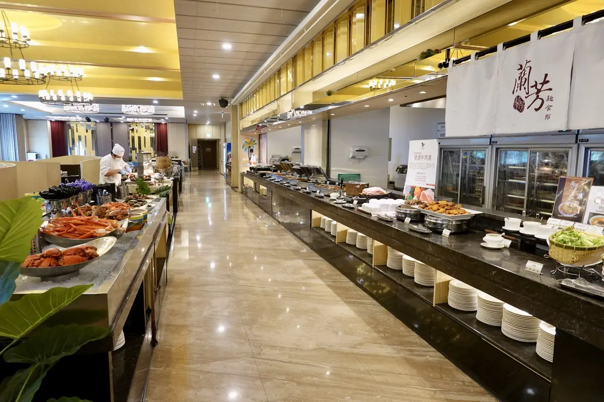 淡水最強松葉蟹吃到飽！「這天」加碼焗烤龍蝦，哈根達斯、牛排無限供應