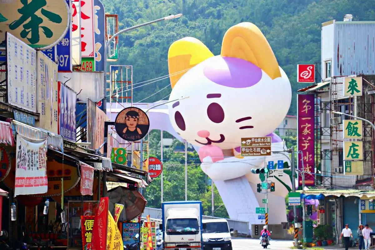 巨萌「偶泥」貓貓出沒在這裡!質感歐風市集、氣墊水樂園「限時1天」免費玩 巨萌「偶泥」貓貓出沒在這裡!質感歐風市集、氣墊水樂園「限時1天」免費玩