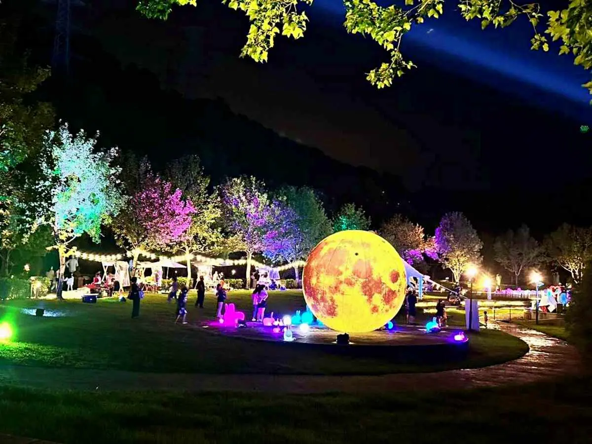 桃園慈湖最美水舞秀「這５天」開演！日夜雙版本夢幻爆表，餐車市集任你逛