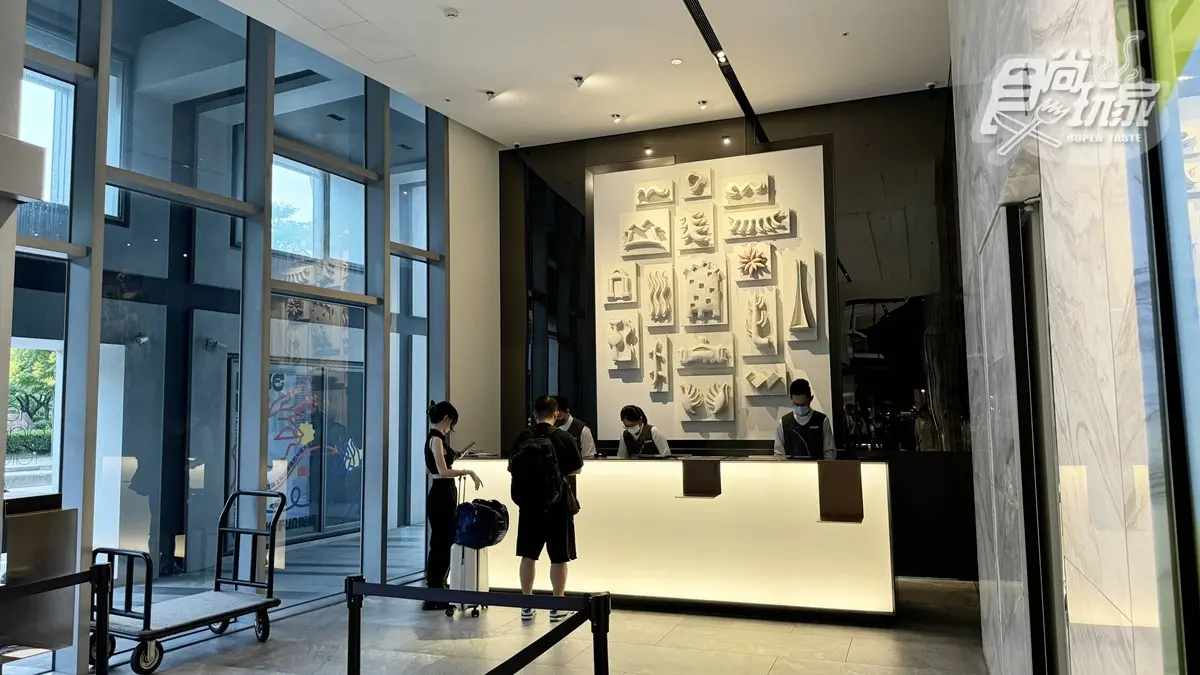 房內就有無敵天窗!打卡台中超夯「美術館旅店」,自助早餐吃到飽、新菜單登場(中獎公布) 房內就有無敵天窗!打卡台中超夯「美術館旅店」,自助早餐吃到飽、新菜單登場(中獎公布)
