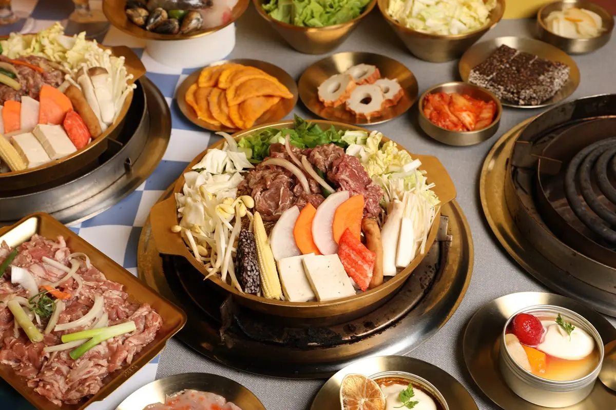 韓式料理餐廳推薦Top10!冠軍分量十足、小菜吃到飽,朝鮮味、起家雞沒進前3 【獨家】免費送肉品或海鮮!築間銅盤烤肉280元開吃,主食、韓式小菜通通有