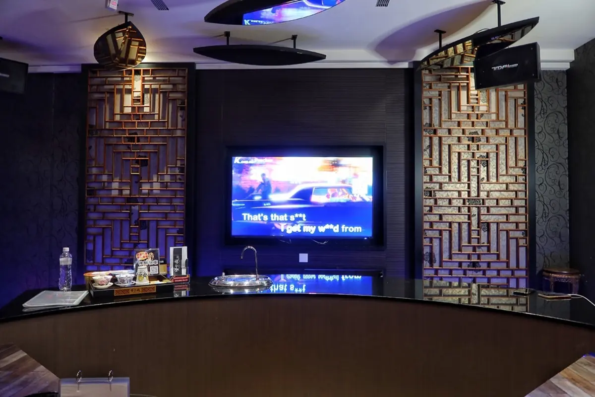 秒當皇帝!台中「清宮摩鐵」百坪帝王行宮玩扮裝,KTV、幻彩浴缸超奢華 秒當皇帝!台中「清宮摩鐵」百坪帝王行宮玩扮裝,KTV、幻彩浴缸超奢華