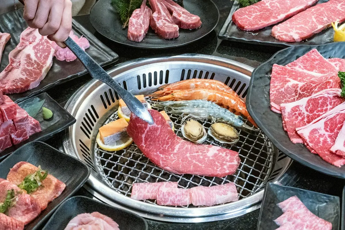肉控快收!10大和牛吃到飽餐廳推薦,「第1名」獨創多種吃法還有自助吧 首家燒肉吃到飽展店!對中「這2碼」帆立貝無限吃,咖哩、哈根達斯百樣任吃