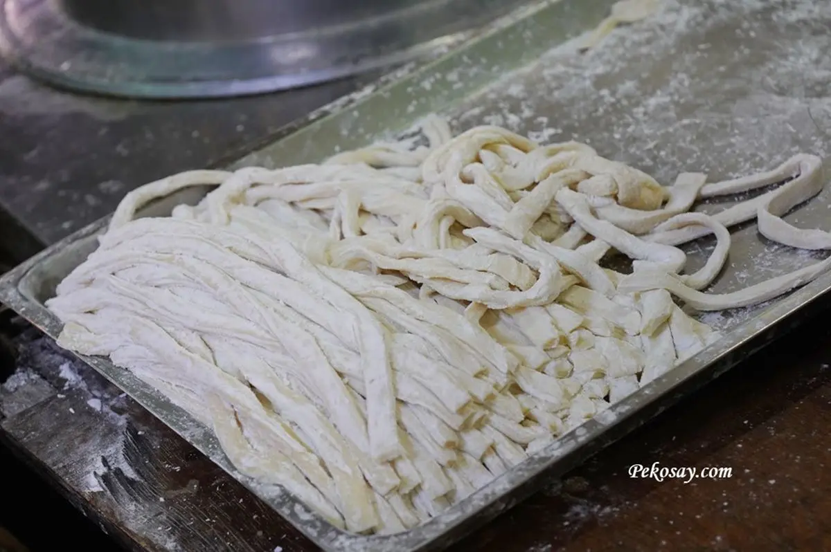 外媒稱「台灣美食之最」!台北城中市場「老字號熗鍋麵」,手擀麵Q彈有嚼勁 外媒稱「台灣美食之最」!台北城中市場「老字號熗鍋麵」,手擀麵Q彈有嚼勁