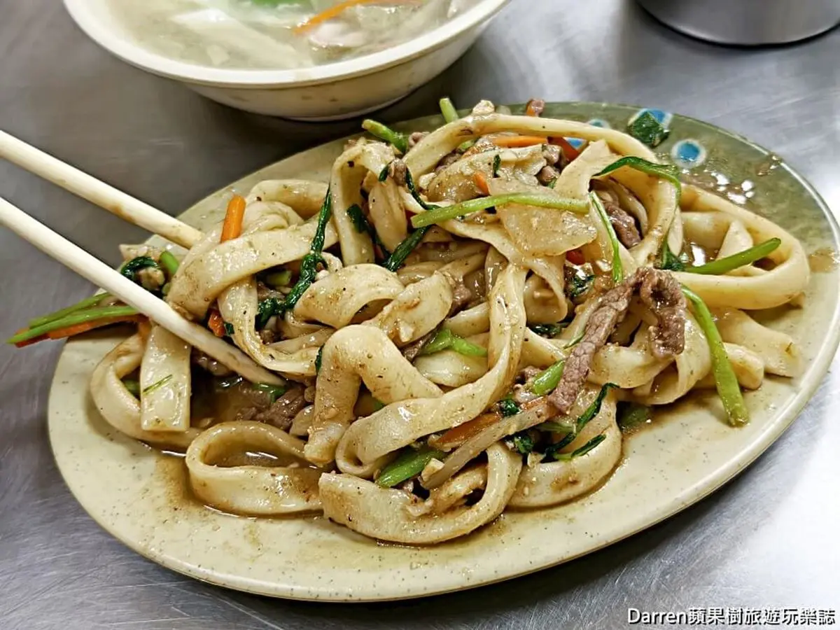 外媒稱「台灣美食之最」!台北城中市場「老字號熗鍋麵」,手擀麵Q彈有嚼勁 外媒稱「台灣美食之最」!台北城中市場「老字號熗鍋麵」,手擀麵Q彈有嚼勁