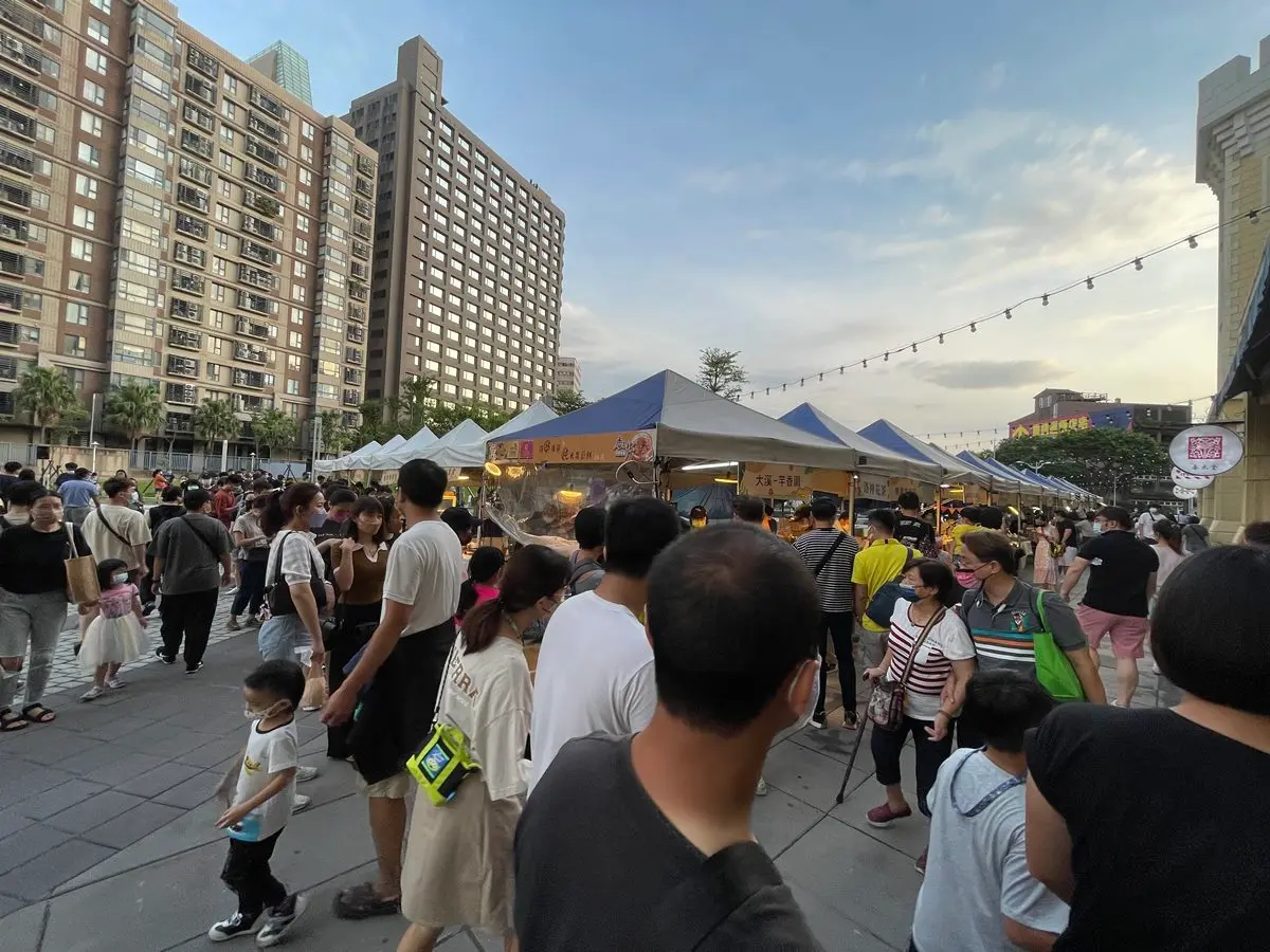 美食市集只有4天!餐車、小吃38攤超好逛,還有400秒無人機表演快筆記 美食市集只有4天!餐車、小吃38攤超好逛,還有400秒無人機表演快筆記