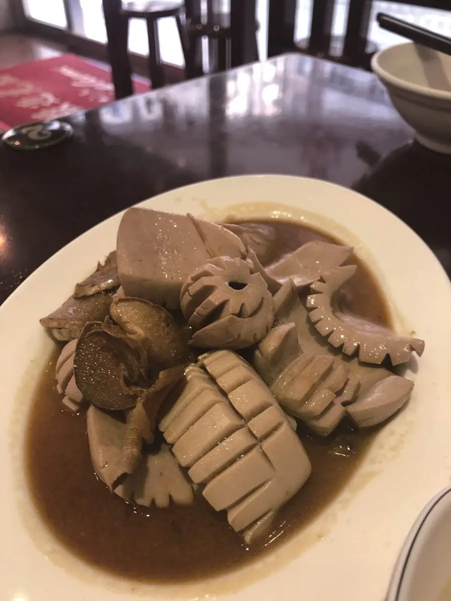 超人氣50年老店!延三夜市必吃神級「古早味雞肉飯」,老饕必加「脆嫩豬腰」 超人氣50年老店!延三夜市必吃神級「古早味雞肉飯」,老饕必加「脆嫩豬腰」
