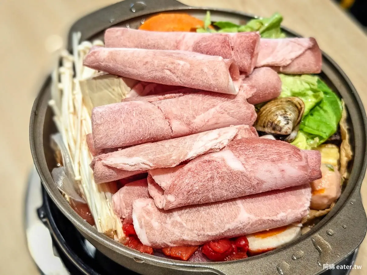 錢都旗下最狂「平價小火鍋」!160元起豬油拌飯、霜淇淋吃到飽,28款鍋物任選 錢都旗下最狂「平價小火鍋」!160元起豬油拌飯、霜淇淋吃到飽,28款鍋物任選