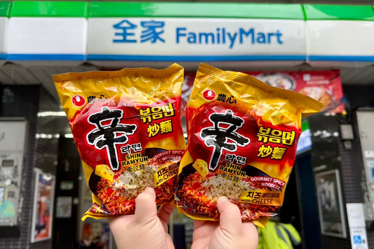 4超商防颱優惠包!「康芮颱風」全家辛炒麵買一送一、7-11瓶裝水第2件5折 4超商防颱優惠包!「康芮颱風」全家辛炒麵買一送一、7-11瓶裝水第2件5折