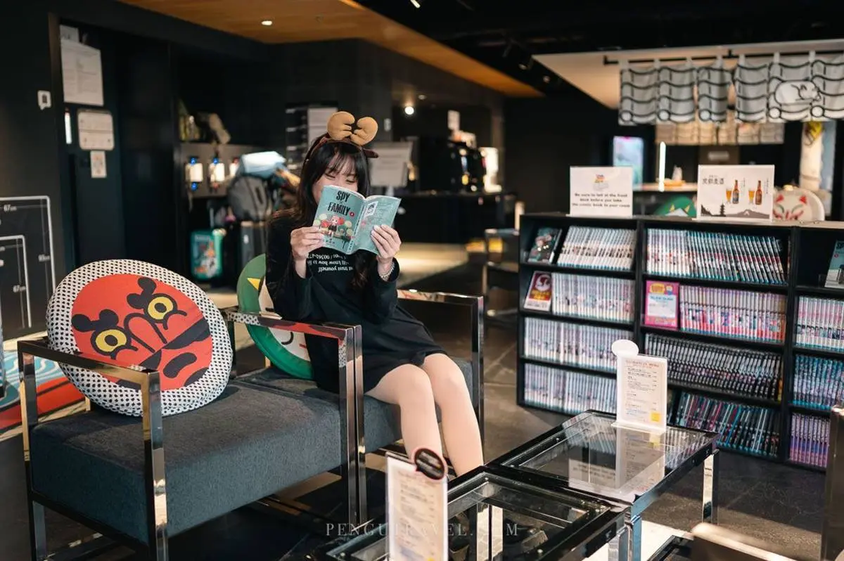 超可愛童趣旅宿！入住京都「漫畫風主題飯店」，免費動漫看到飽再享自助吧
