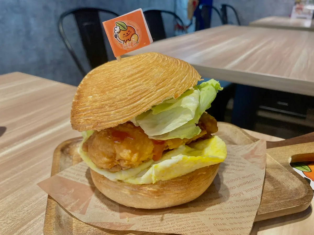 「咔拉雞千層堡」買一送一!高CP值「紅橘子早午餐」必點TOP5:貓咪吐司、蛋堡 「咔拉雞千層堡」買一送一!高CP值「紅橘子早午餐」必點TOP5:貓咪吐司、蛋堡