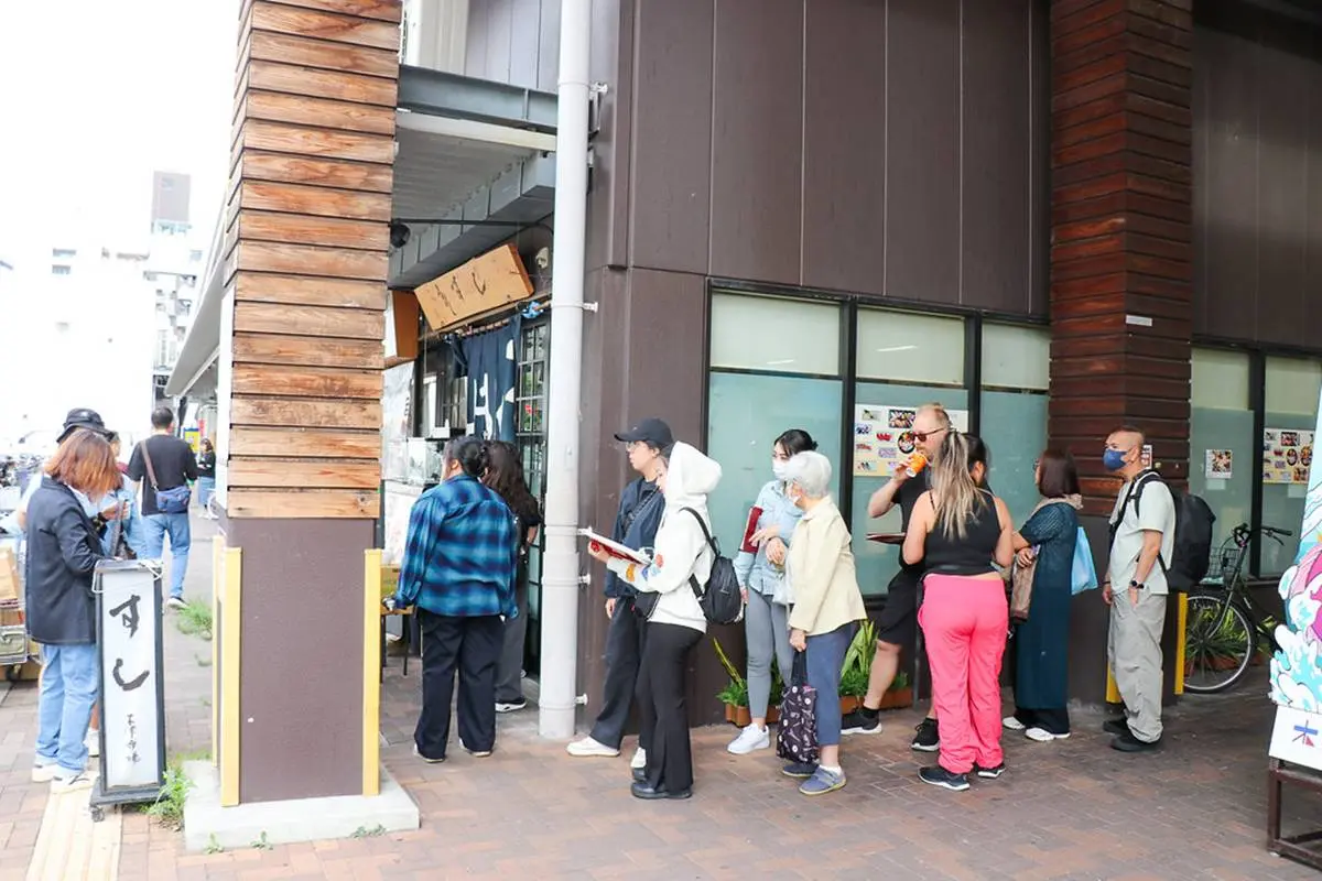 觀光客還不知道！大阪300年「最狂美食市場」，高CP生蠔、生魚片150攤任選