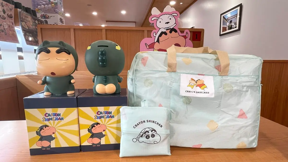 蠟筆小新主題店!全台「這4間」藏壽司限定,萌翻「小新存錢筒」只送不賣 蠟筆小新主題店!全台「這4間」藏壽司限定,萌翻「小新存錢筒」只送不賣