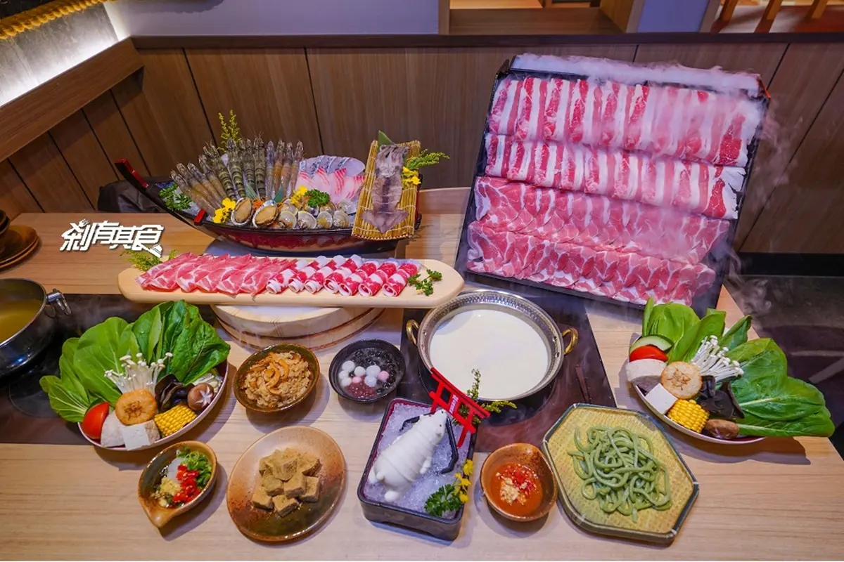帶雨傘免費送「巨無霸肉山」! 308元起火鍋吃到飽,50款自助吧、松露野菇飯任吃 帶雨傘免費送「巨無霸肉山」! 308元起火鍋吃到飽,50款自助吧、松露野菇飯任吃