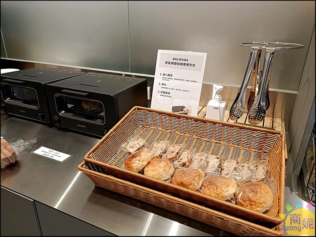 最低180元起!「台中室內景點」零食、麵包、飲料吃到飽,再附插座+書籍 最低180元起!「台中室內景點」零食、麵包、飲料吃到飽,再附插座+書籍