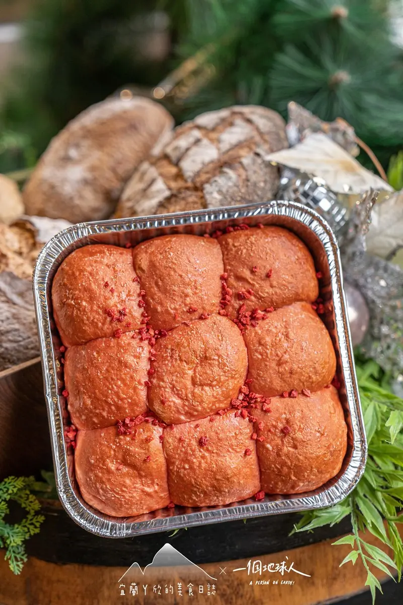 宜蘭最美伴手禮在這!期間限定「草莓餐包」登場,麵包塞入整隻烤雞有夠狂 宜蘭最美伴手禮在這!期間限定「草莓餐包」登場,麵包塞入整隻烤雞有夠狂