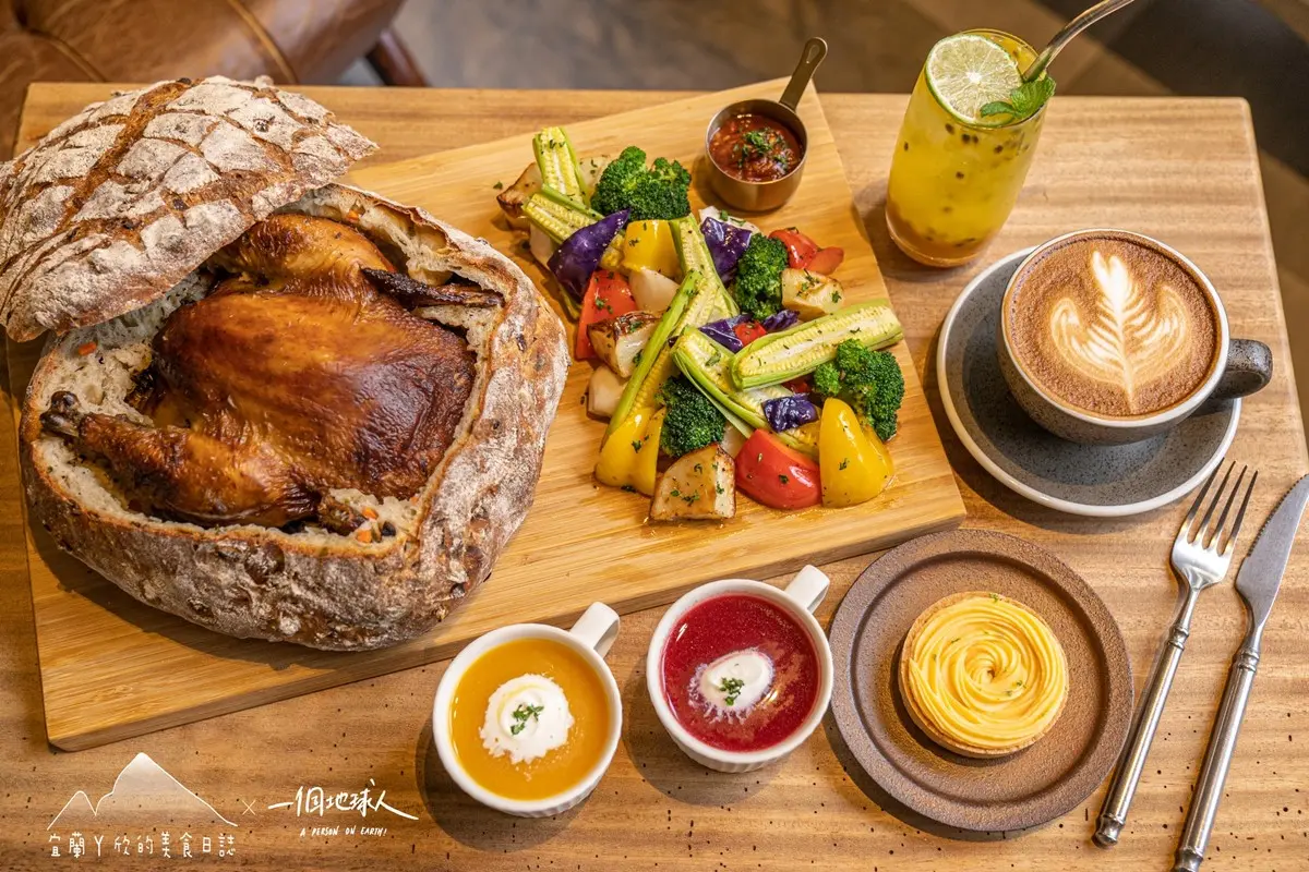 宜蘭最美伴手禮在這!期間限定「草莓餐包」登場,麵包塞入整隻烤雞有夠狂 宜蘭最美伴手禮在這!期間限定「草莓餐包」登場,麵包塞入整隻烤雞有夠狂