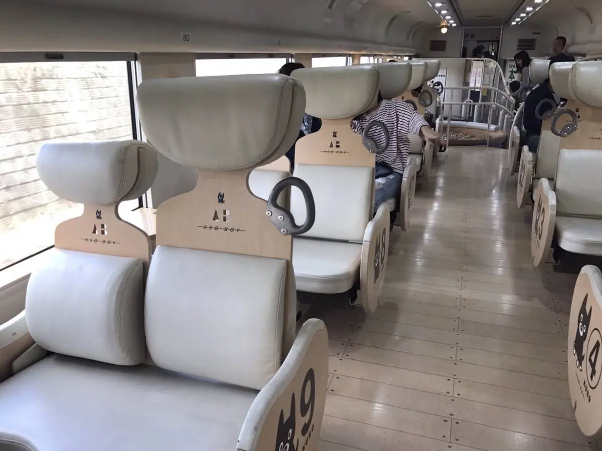 超人氣觀光列車!搭「小黑狗火車」玩九州,親子專屬球池、咖啡店小孩High翻 超人氣觀光列車!搭「小黑狗火車」玩九州,親子專屬球池、咖啡店小孩High翻