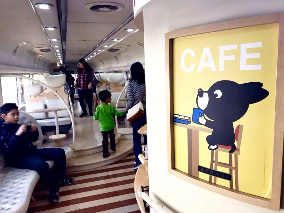 超人氣觀光列車!搭「小黑狗火車」玩九州,親子專屬球池、咖啡店小孩High翻 超人氣觀光列車!搭「小黑狗火車」玩九州,親子專屬球池、咖啡店小孩High翻