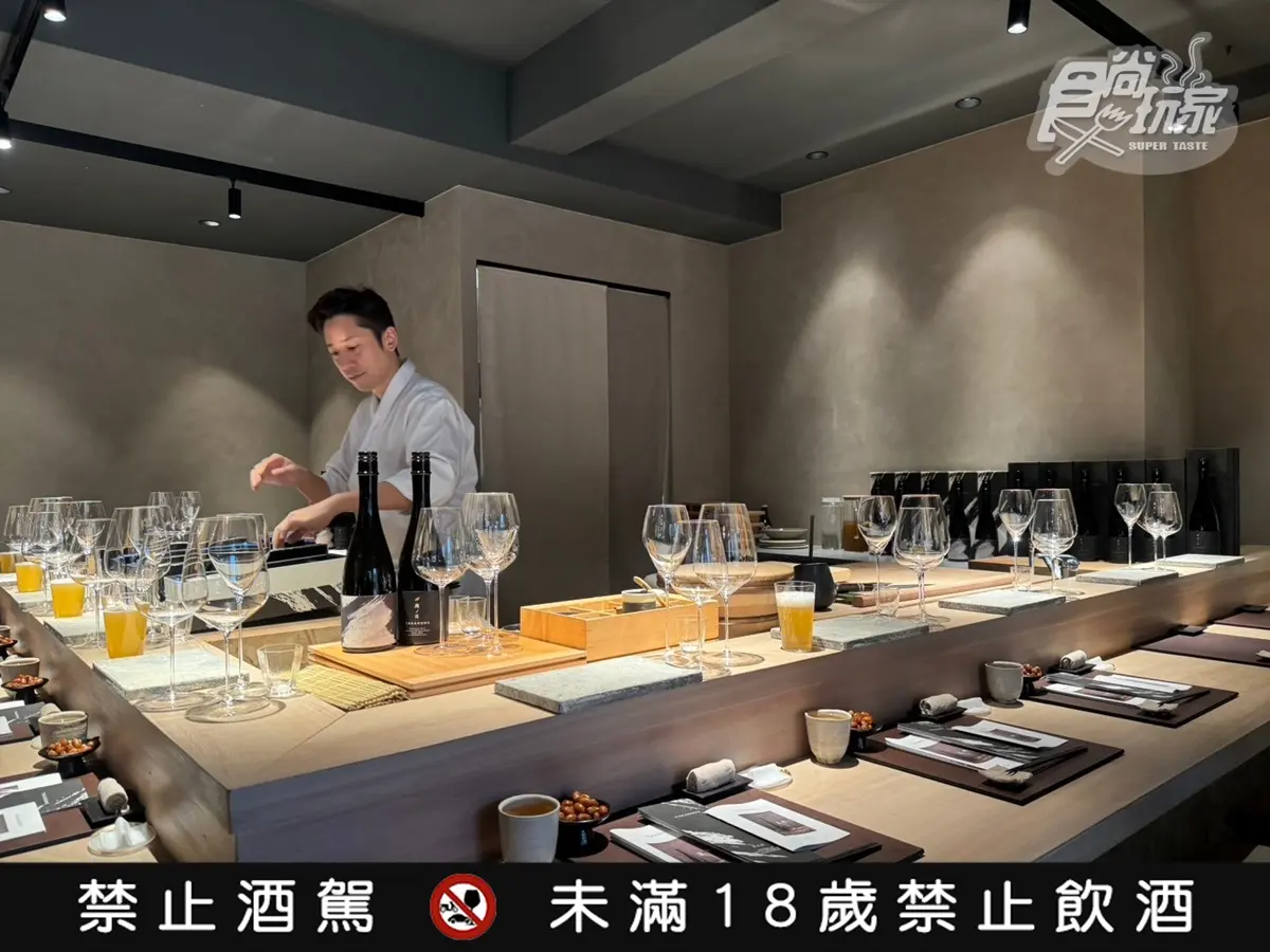 台中話題日料「鮨多芽」!無菜單料理藏眷村,新招「海底熟成清酒」搭握壽司 台中話題日料「鮨多芽」!無菜單料理藏眷村,新招「海底熟成清酒」搭握壽司