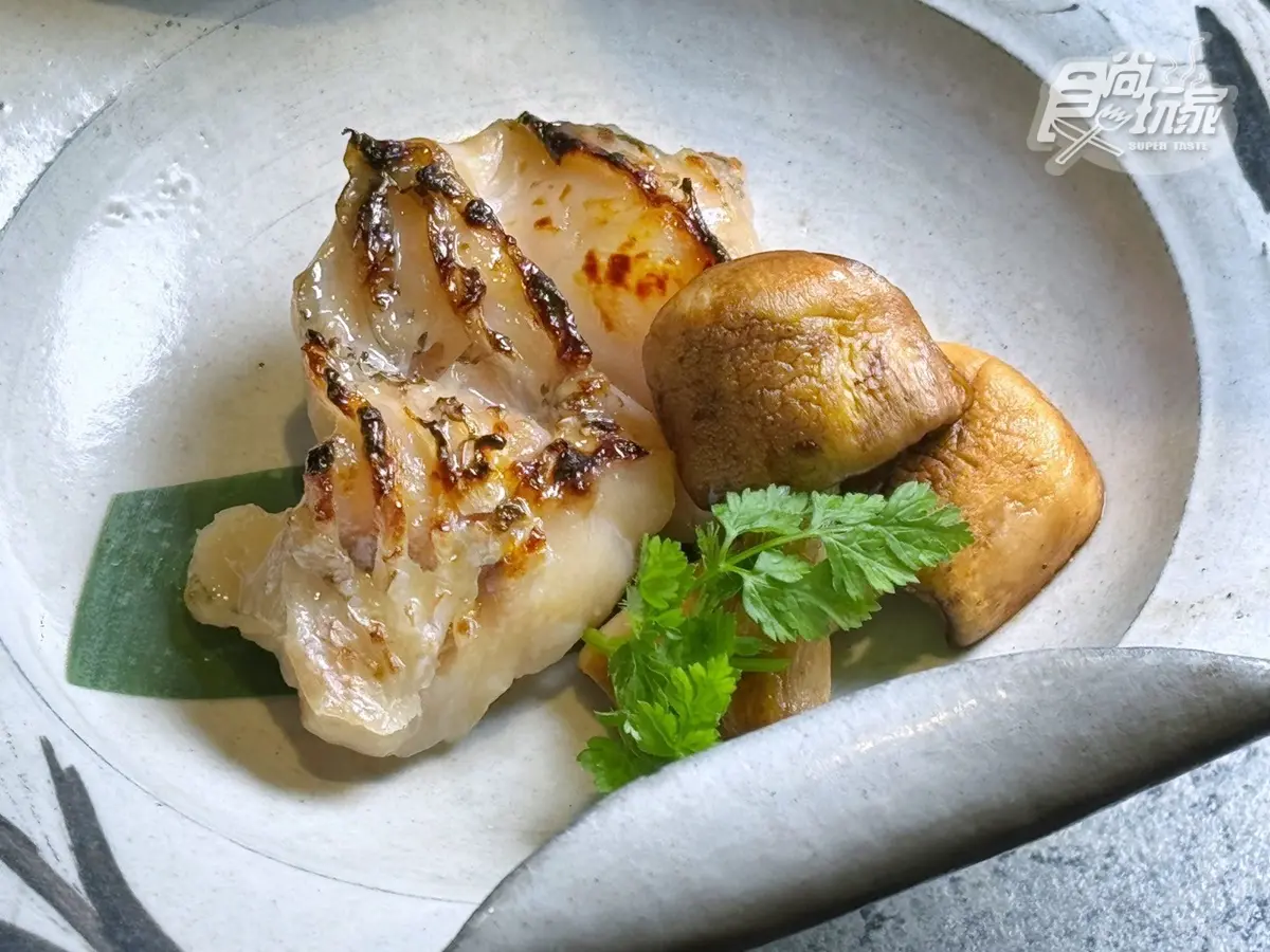 台中話題日料「鮨多芽」!無菜單料理藏眷村,新招「海底熟成清酒」搭握壽司 台中話題日料「鮨多芽」!無菜單料理藏眷村,新招「海底熟成清酒」搭握壽司