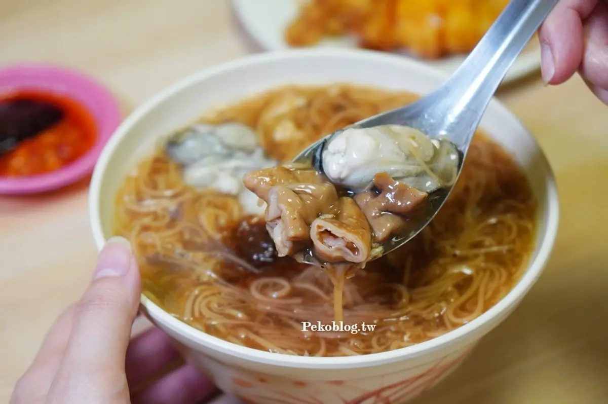 曾創4小時賣400碗紀錄!桃園超夯「炸蛋麵線」土城就有,香酥臭豆腐會噴汁 曾創4小時賣400碗紀錄!桃園超夯「炸蛋麵線」土城就有,香酥臭豆腐會噴汁