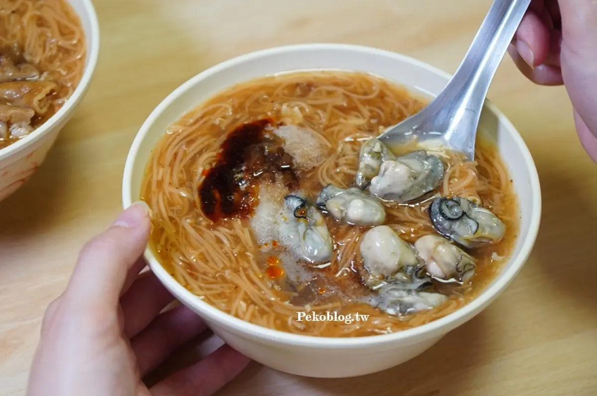 曾創4小時賣400碗紀錄!桃園超夯「炸蛋麵線」土城就有,香酥臭豆腐會噴汁 曾創4小時賣400碗紀錄!桃園超夯「炸蛋麵線」土城就有,香酥臭豆腐會噴汁