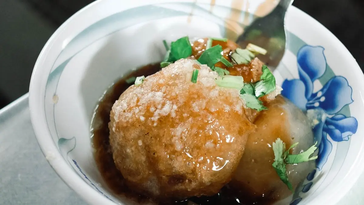 屏東小吃推薦!11家在地特色與隱藏美食,潮州牛肉麵、東港肉圓必吃清單 這裡提供2種肉丸,一種是蝦筍蒸肉丸,另一種則是原味炸肉丸。(圖片來源:高雄美食地圖)