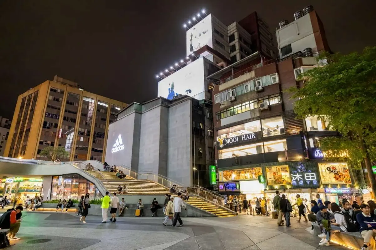 全新觀景台登場!北捷「中山站1號出口」5月底完工,綠廊美化模擬圖搶先看 全新觀景台登場!北捷「中山站1號出口」5月底完工,綠廊美化模擬圖搶先看