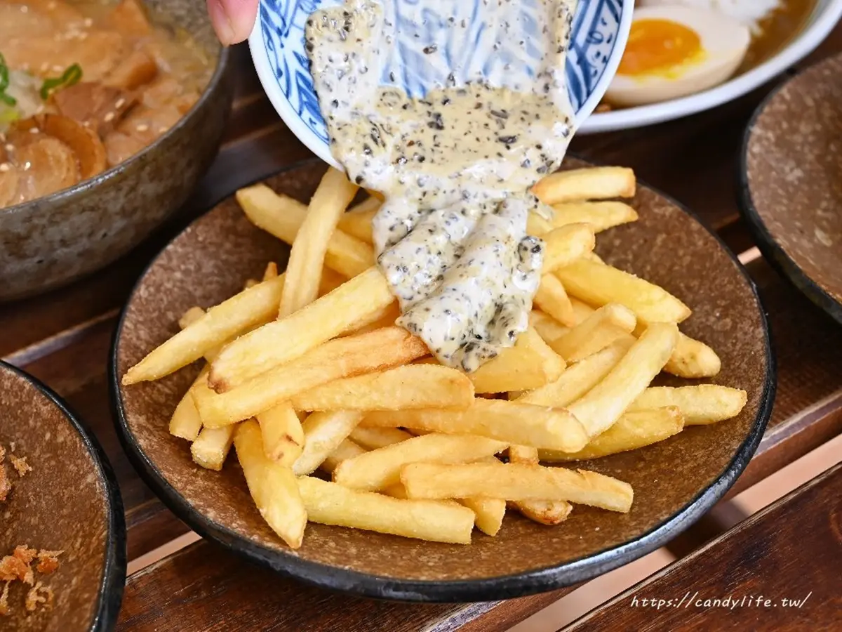 免費續飯湯、加高麗菜!台中首間「巨無霸炸豬排」太邪惡,狂嗑4公分厚究好豬 免費續飯湯、加高麗菜!台中首間「巨無霸炸豬排」太邪惡,狂嗑4公分厚究好豬