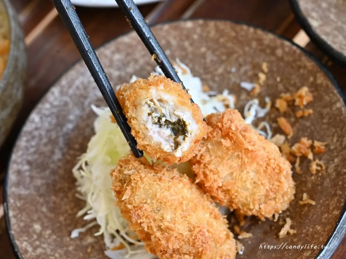 免費續飯湯、加高麗菜!台中首間「巨無霸炸豬排」太邪惡,狂嗑4公分厚究好豬 免費續飯湯、加高麗菜!台中首間「巨無霸炸豬排」太邪惡,狂嗑4公分厚究好豬
