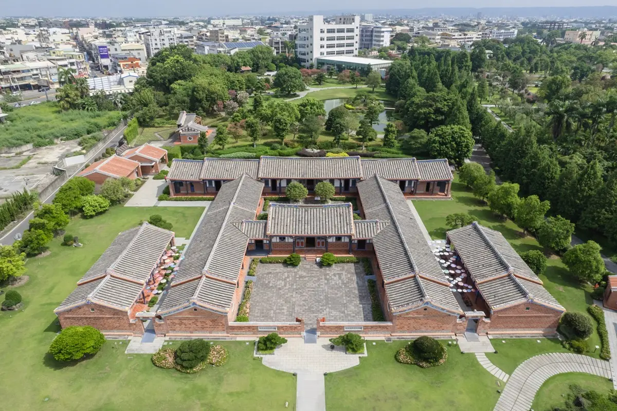 中部最美「許願藤花園」在這!超過百米紫色花廊超夢幻,連假兒童免費入園 中部最美「許願藤花園」在這!超過百米紫色花廊超夢幻,連假兒童免費入園